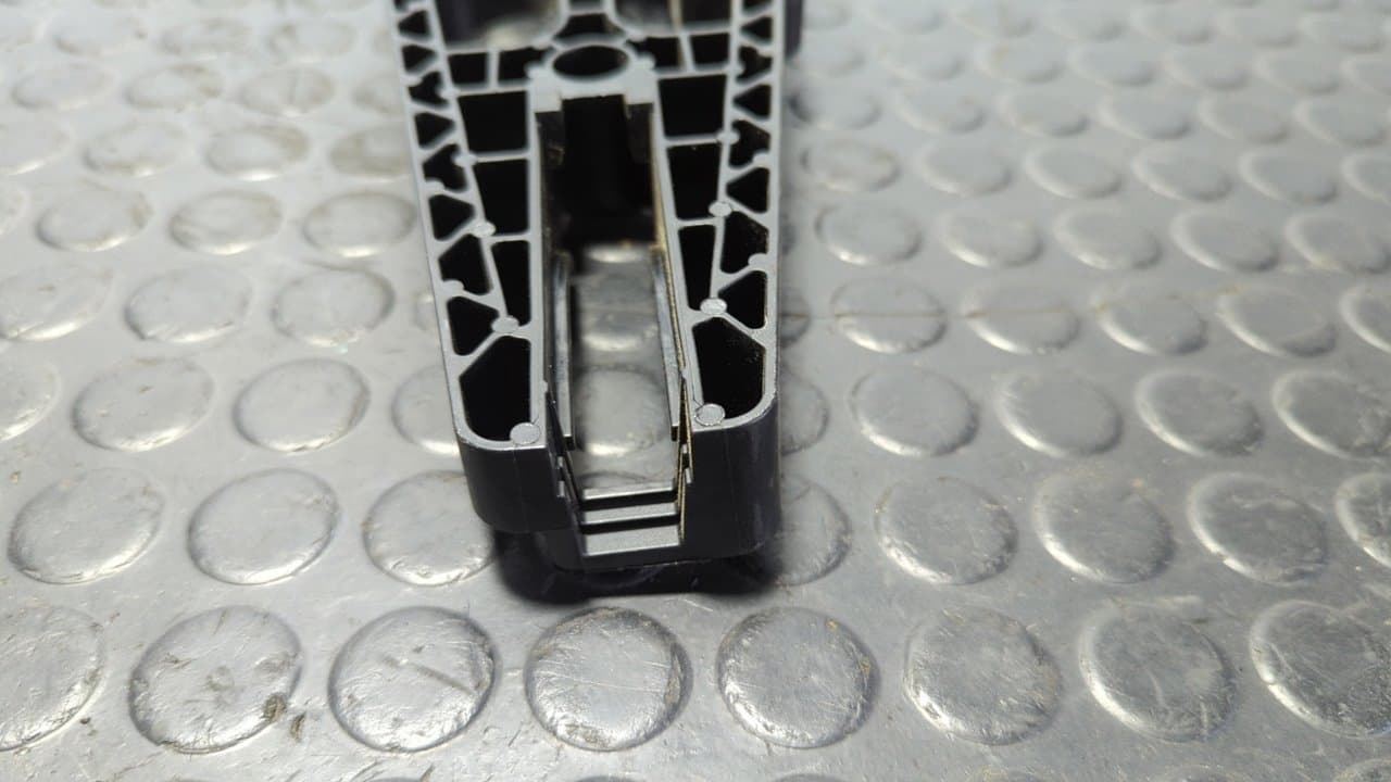 Recambio de SOPORTE MANETA TRASERA DERECHA para FORD MONDEO LIM. ST-Line UACC referencia OEM IAM ES73F22464BE - NEGRO 4