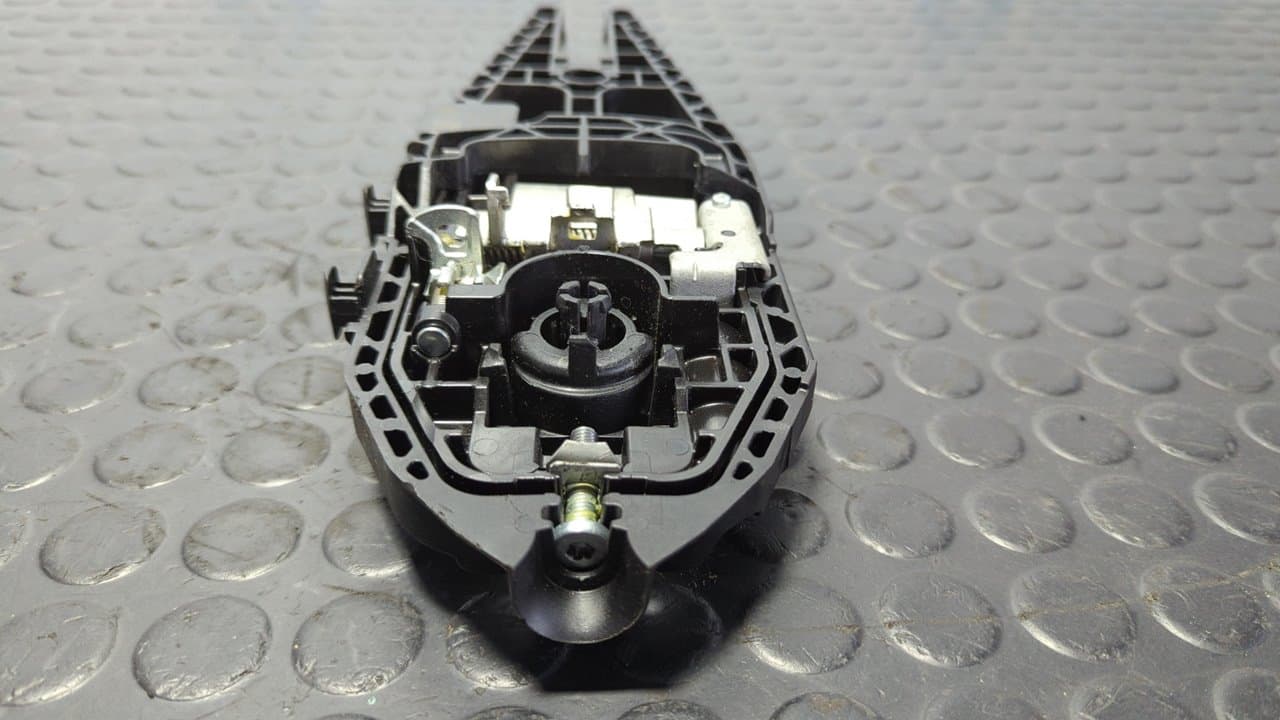 Recambio de SOPORTE MANETA TRASERA DERECHA para FORD MONDEO LIM. ST-Line UACC referencia OEM IAM ES73F22464BE - NEGRO 2