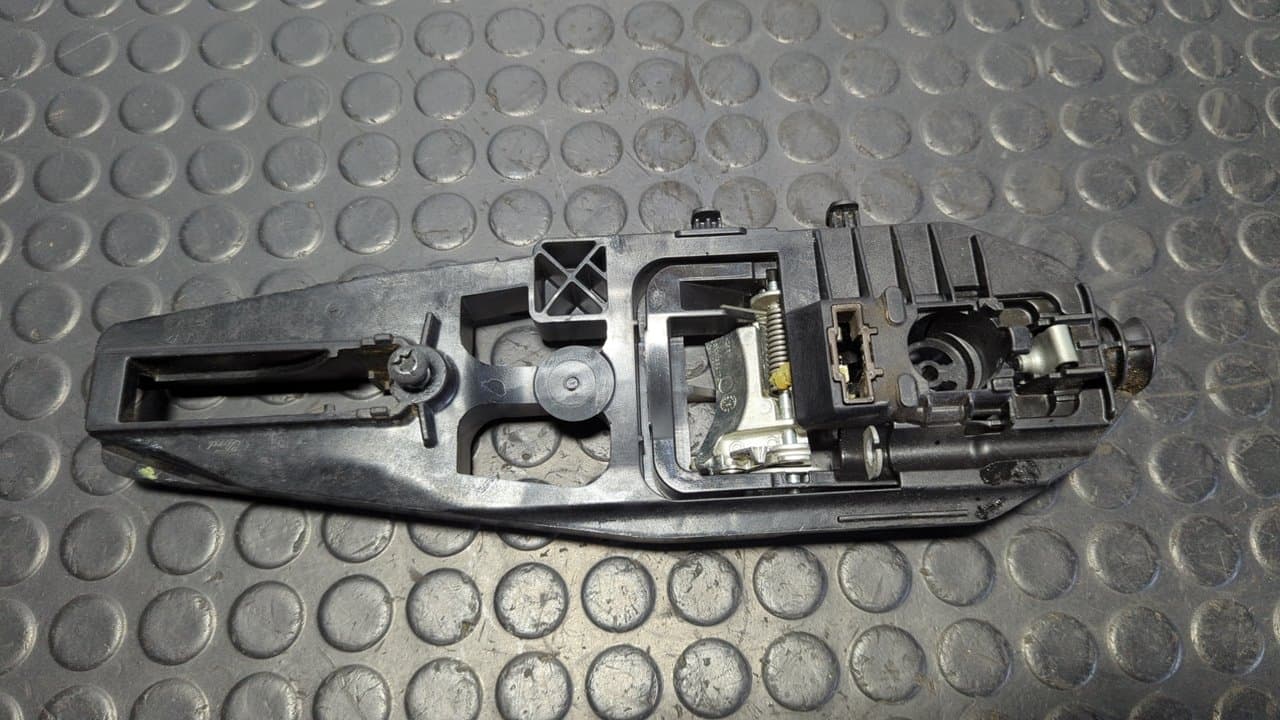 Recambio de SOPORTE MANETA DELANTERA DERECHA para FORD MONDEO LIM. ST-Line UACC referencia OEM IAM ES73F22464BE - NEGRO 3