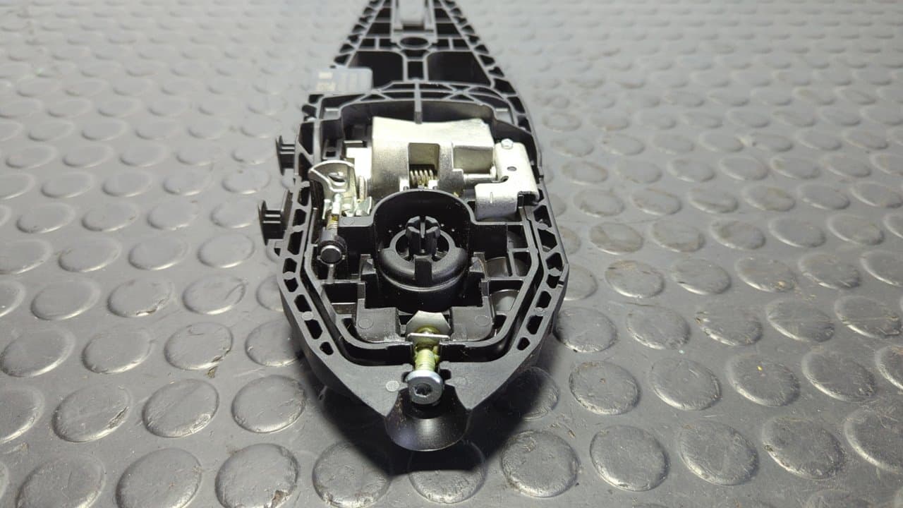 Recambio de SOPORTE MANETA DELANTERA DERECHA para FORD MONDEO LIM. ST-Line UACC referencia OEM IAM ES73F22464BE - NEGRO 2