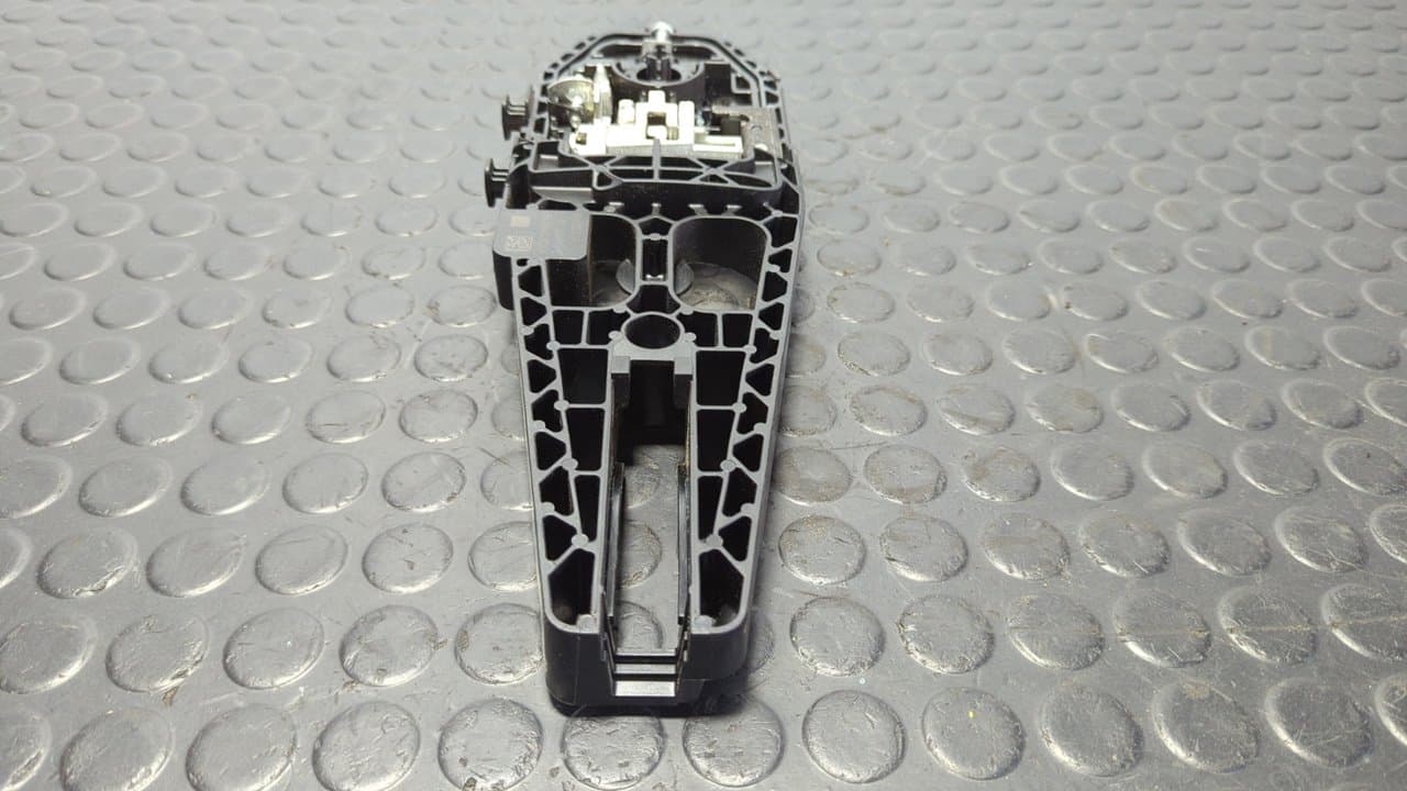 Recambio de SOPORTE MANETA TRASERA IZQUIERDA para FORD MONDEO LIM. ST-Line UACC referencia OEM IAM ES73F224N03BE - NEGRO 4