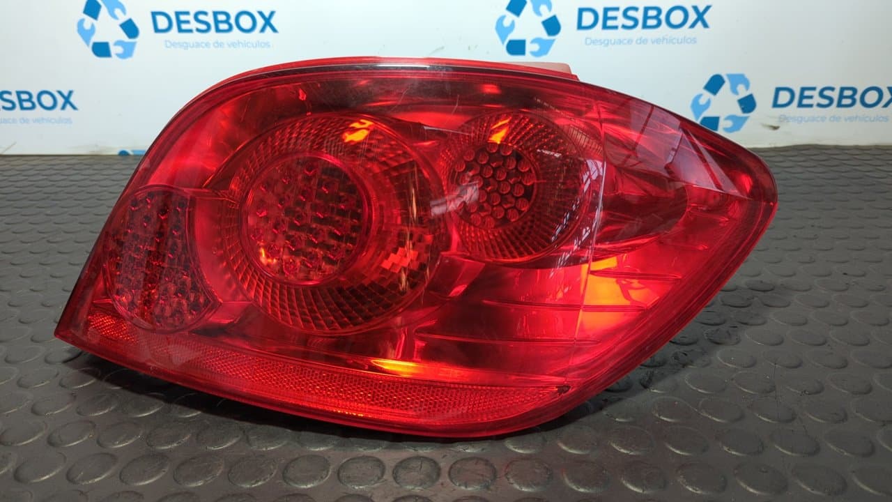 Recambio de PILOTO TRASERO DERECHO para PEUGEOT 307 BERLINA (S2) 1.6 16V CAT NFUTU5JP4 referencia OEM IAM 2570 - GRIS