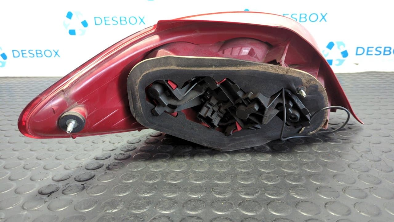 Recambio de PILOTO TRASERO DERECHO para PEUGEOT 307 BERLINA (S2) 1.6 16V CAT NFUTU5JP4 referencia OEM IAM 2570 - GRIS 3