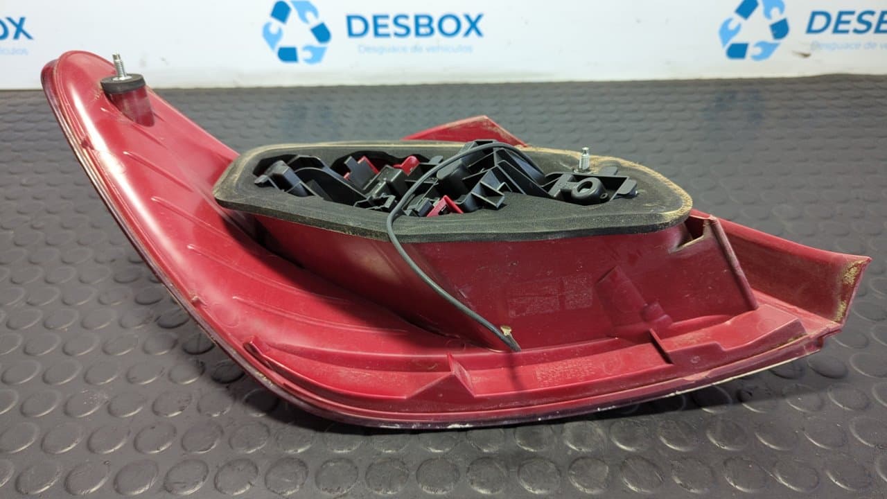 Recambio de PILOTO TRASERO DERECHO para PEUGEOT 307 BERLINA (S2) 1.6 16V CAT NFUTU5JP4 referencia OEM IAM 2570 - GRIS 4