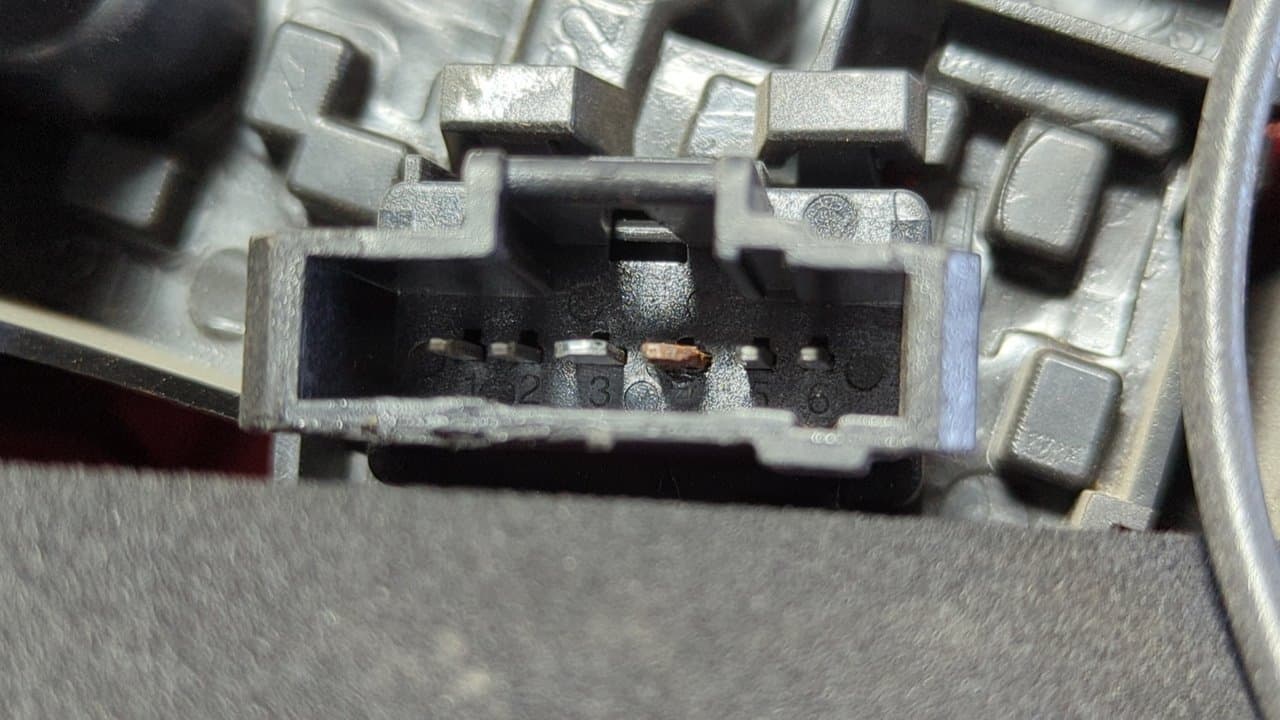 Recambio de PILOTO TRASERO DERECHO para PEUGEOT 307 BERLINA (S2) 1.6 16V CAT NFUTU5JP4 referencia OEM IAM 2570 - GRIS 2