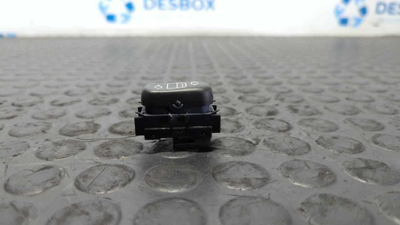 Recambio de MANDO ELEVALUNAS TRASERO IZQUIERDO para MERCEDES-BENZ CLASE A (W168) 1.7 CDI Diesel CAT OM668941 referencia OEM IAM 2108208210 - NEGRO 2