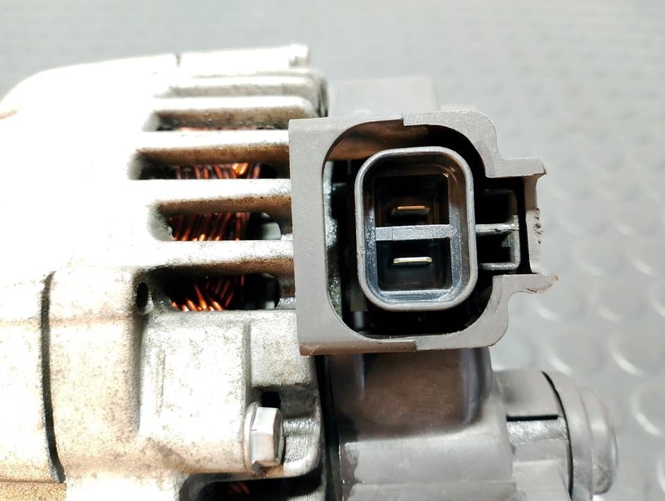 Recambio de ALTERNADOR para KIA SOUL Burner D4FB referencia OEM IAM 2606220 - BLANCO 4