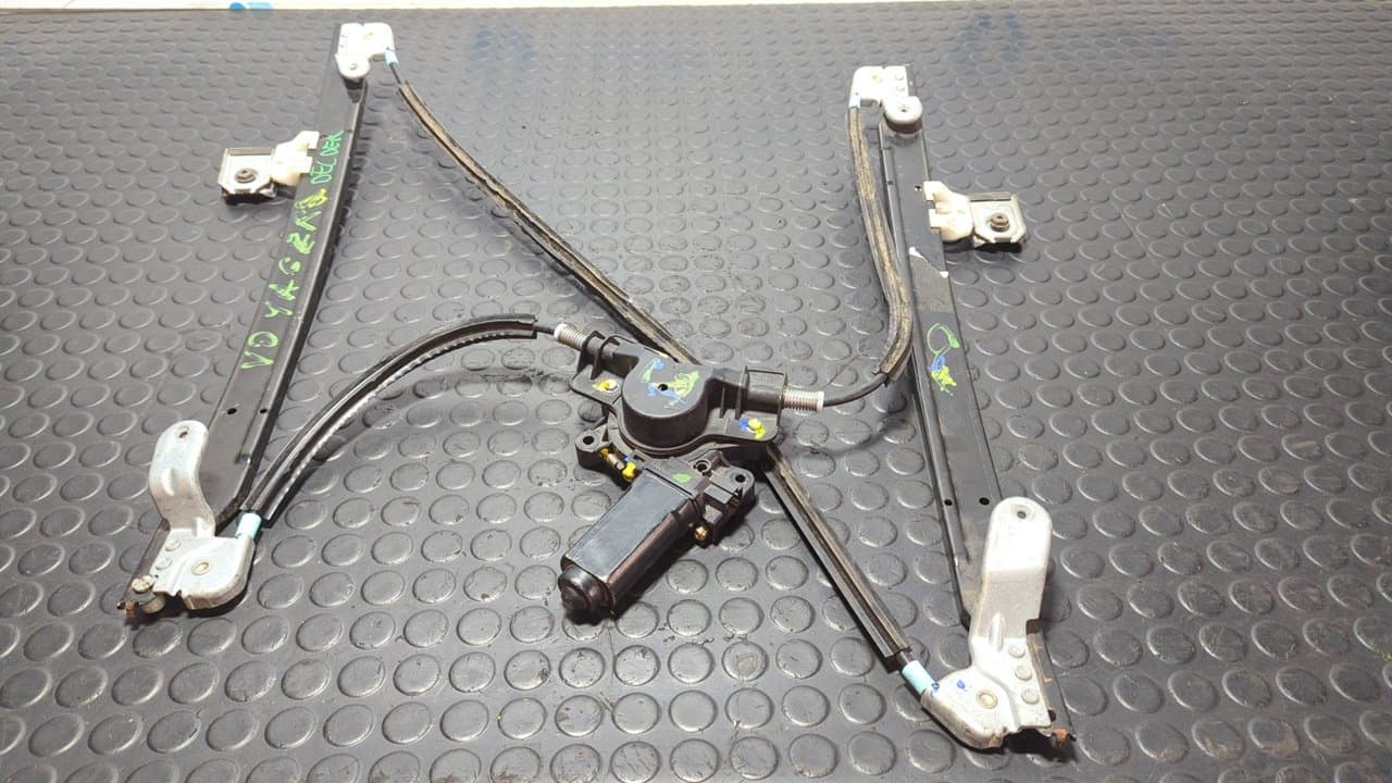 Recambio de ELEVALUNAS DELANTERO DERECHO para CHRYSLER VOYAGER (RG) referencia OEM IAM CA0532