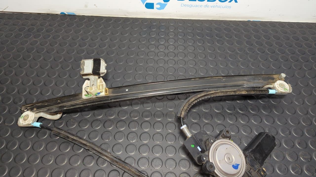 Recambio de ELEVALUNAS DELANTERO DERECHO para CHRYSLER VOYAGER (RG) referencia OEM IAM CA0532 2