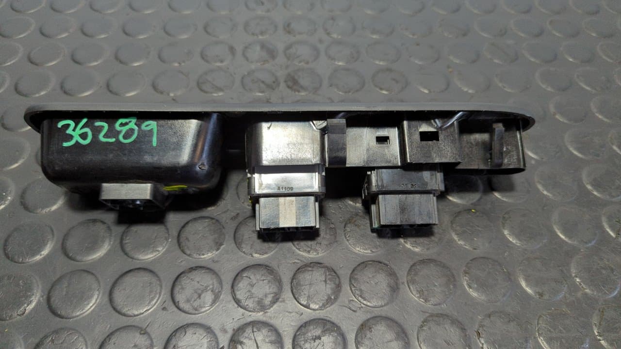 Recambio de MANDO ELEVALUNAS DELANTERO IZQUIERDO para PEUGEOT 307 BREAK / SW (S1) BREAK XR RHYDW10TD referencia OEM IAM 27461 - GRIS 4