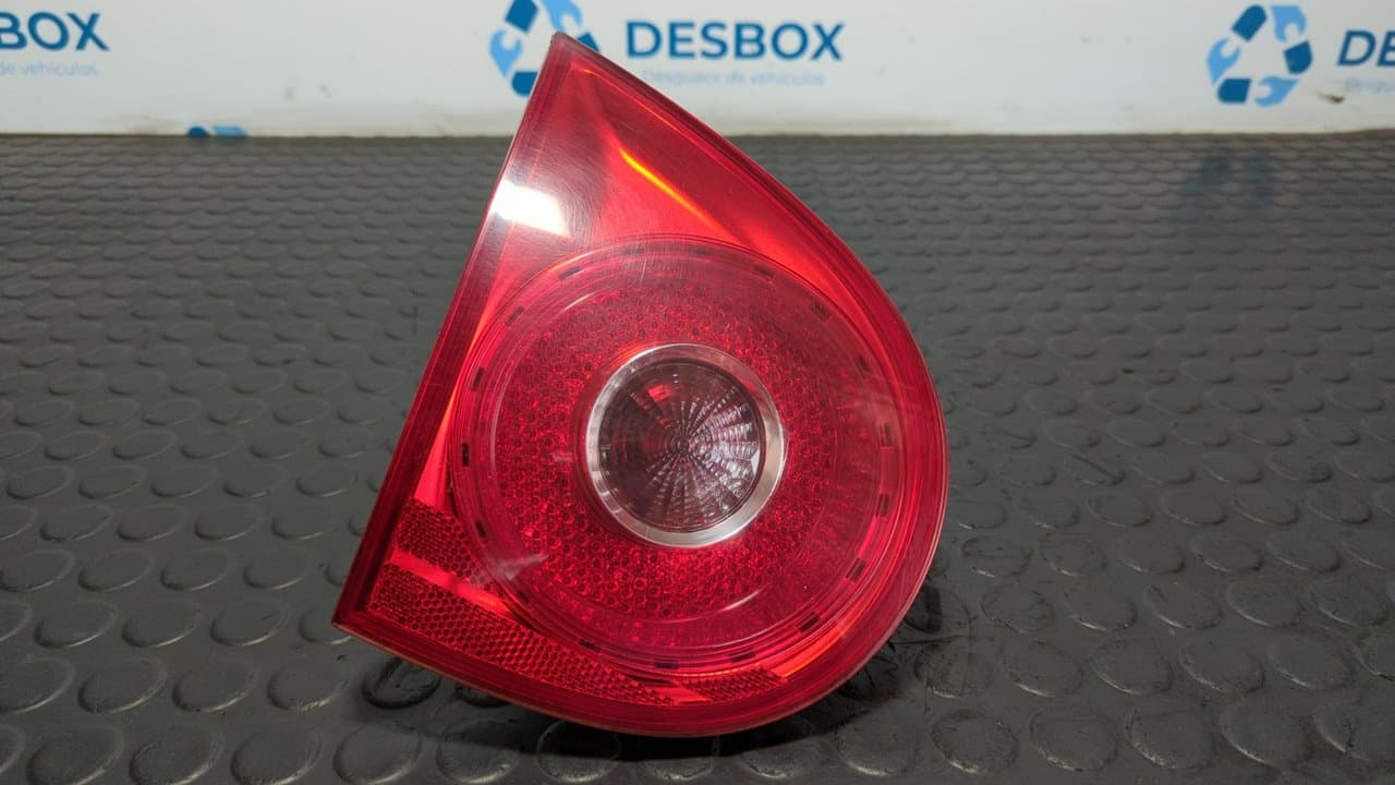 Recambio de PILOTO PORTON IZQUIERDO para VOLKSWAGEN GOLF V BERLINA (1K1) Sportline BKD referencia OEM IAM 1K6945093E - NEGRO