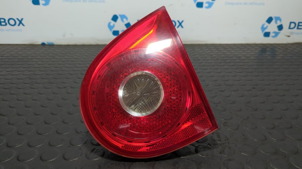 Recambio de PILOTO PORTON DERECHO para VOLKSWAGEN GOLF V BERLINA (1K1) Sportline BKD referencia OEM IAM 1K6945094E - NEGRO