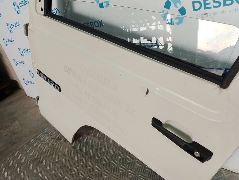 Recambio de PUERTA DELANTERA IZQUIERDA para MERCEDES-BENZ MB 120 4