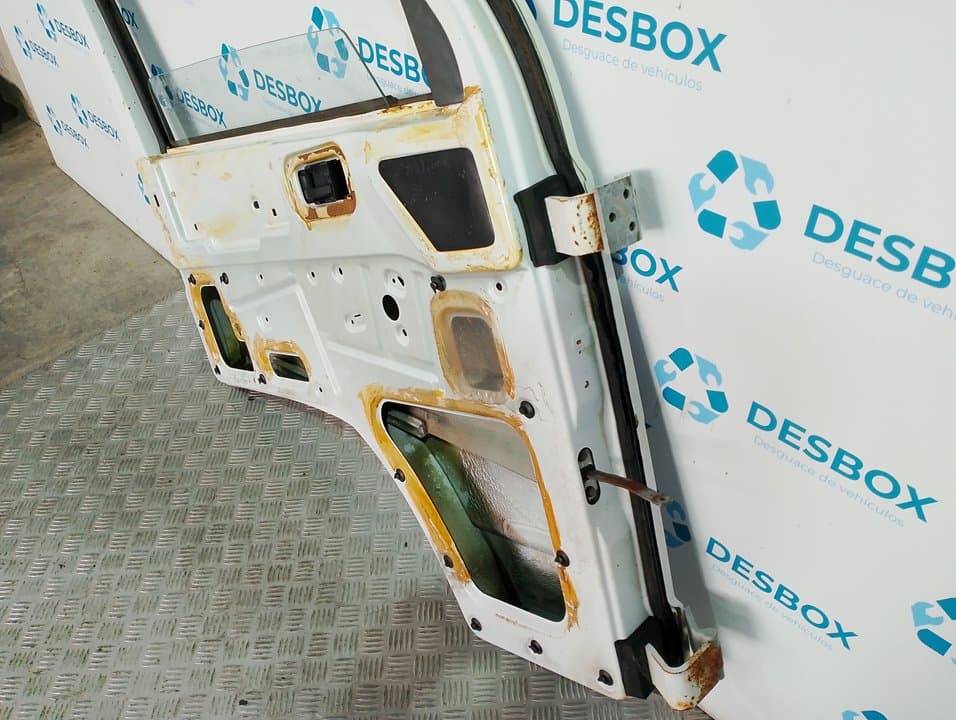 Recambio de PUERTA DELANTERA IZQUIERDA para MERCEDES-BENZ MB 100 5