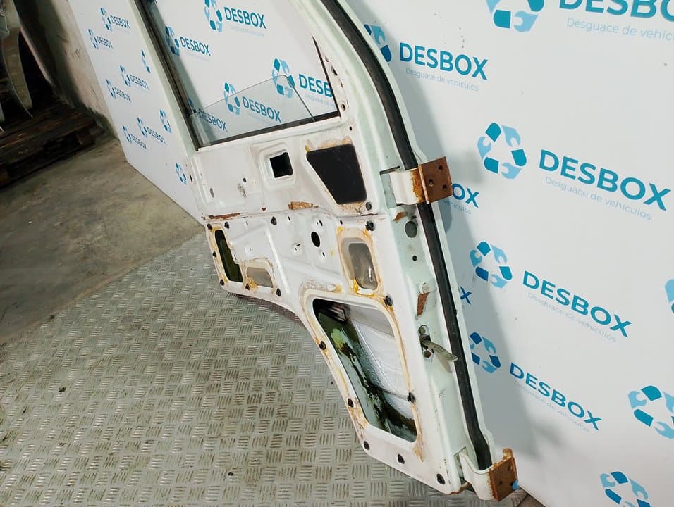 Recambio de PUERTA DELANTERA IZQUIERDA para MERCEDES-BENZ MB 100 2