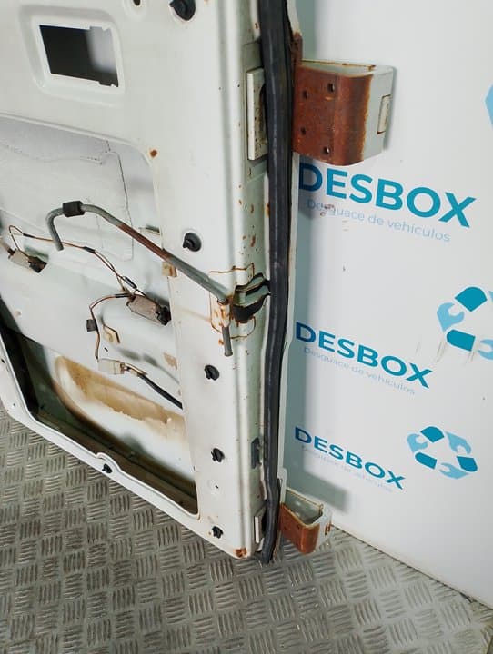 Recambio de PORTON TRASERO IZQUIERDO para MERCEDES-BENZ MB 100 3