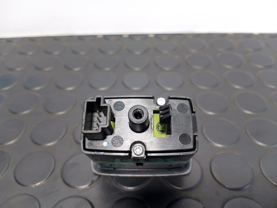 Recambio de MANDO ELEVALUNAS TRASERO DERECHO para MERCEDES-BENZ CLASE M (W164) 280 / 300 CDI (164.120) OM642940 referencia OEM IAM A 251 820 05 10 - NEGRO 2