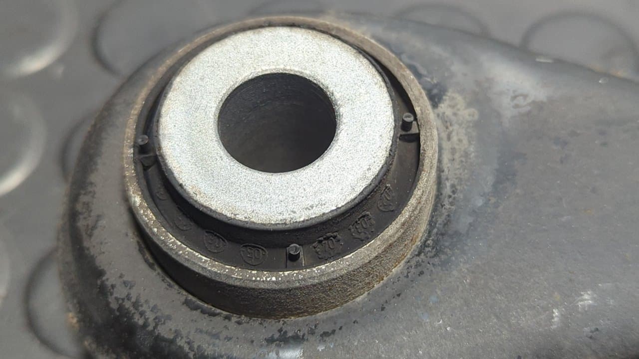 Recambio de BRAZO DERECHO INFERIOR TRASERO  para PORSCHE CAYENNE (TYP 9PA) Básico BFD referencia OEM IAM 7L0501531B - BLANCO 4