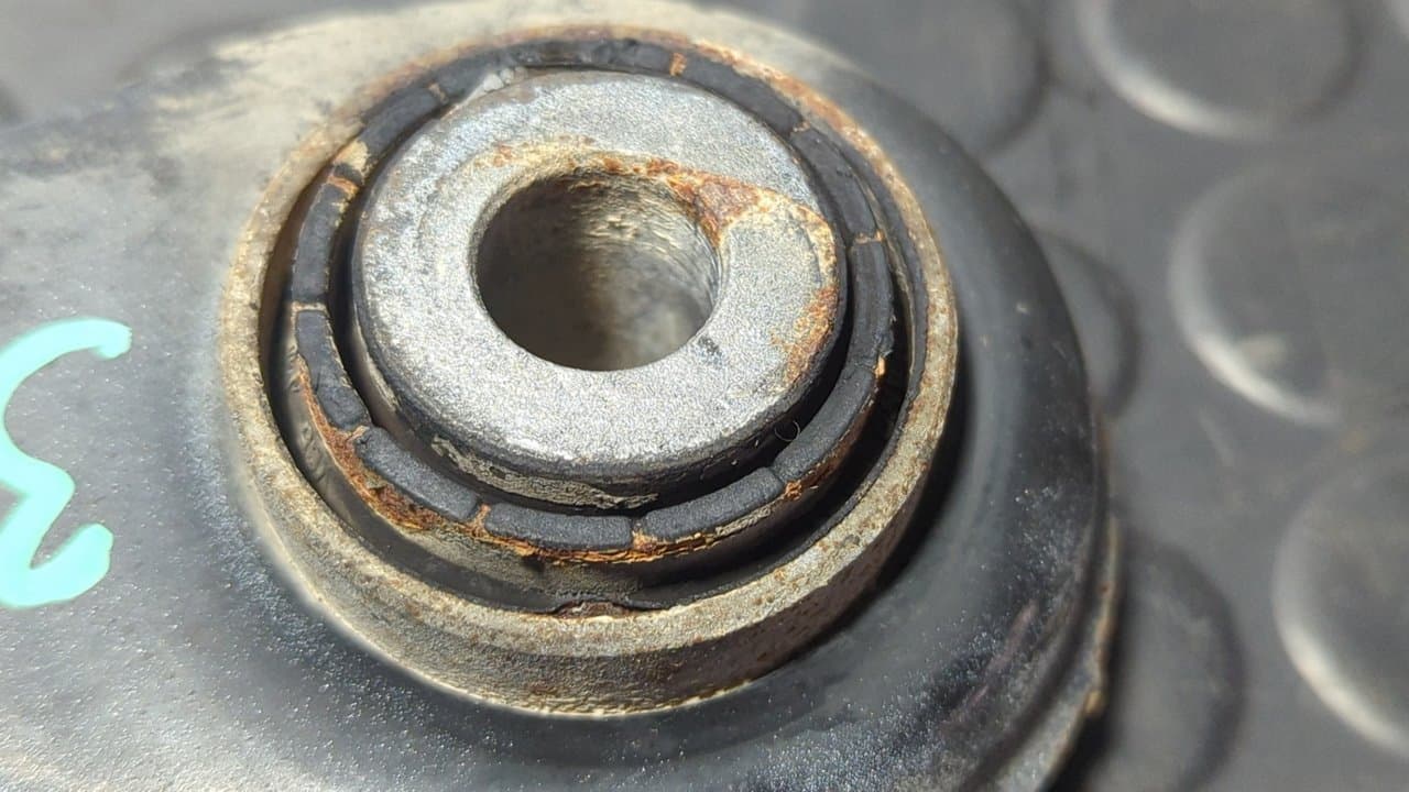 Recambio de BRAZO DERECHO INFERIOR TRASERO  para PORSCHE CAYENNE (TYP 9PA) Básico BFD referencia OEM IAM 7L0501531B - BLANCO 3