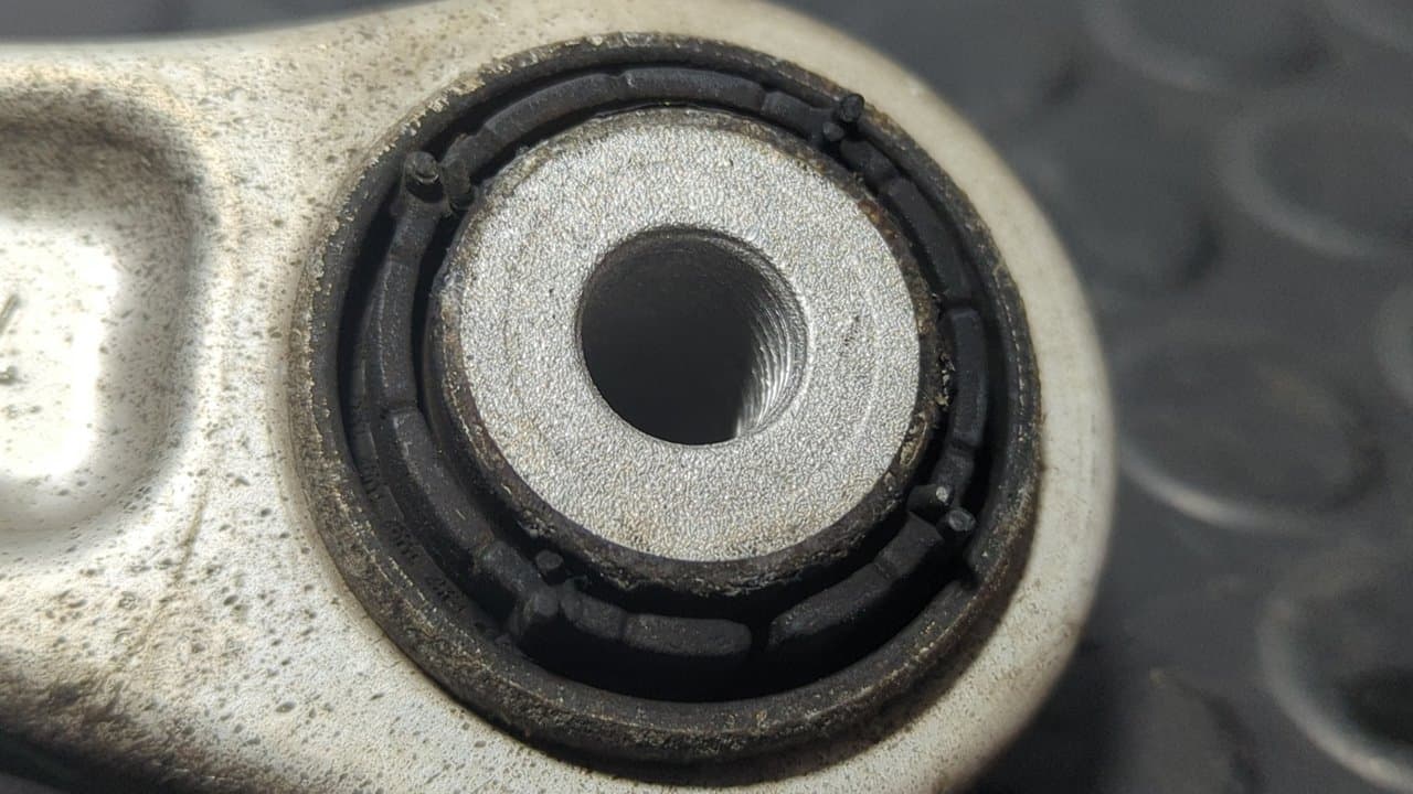 Recambio de BRAZO DERECHO SUPERIOR TRASERO para PORSCHE CAYENNE (TYP 9PA) Básico BFD referencia OEM IAM 7L0505375A - BLANCO 2