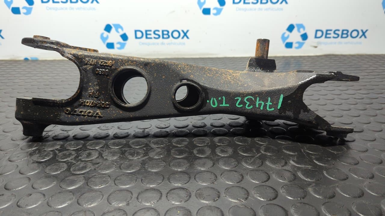 Recambio de BRAZO DERECHO INFERIOR TRASERO  para VOLVO XC70 2.4 Diesel CAT D5244T14 referencia OEM IAM 30647014 - GRIS VERDE