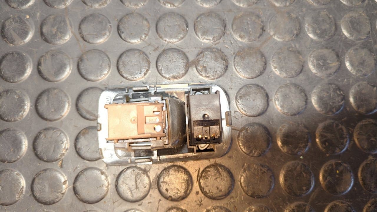 Recambio de MANDO ELEVALUNAS TRASERO DERECHO para PORSCHE CAYENNE (TYP 9PA) Básico BFD referencia OEM IAM 7L5959858 - BLANCO 3