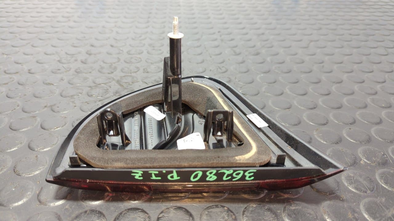 Recambio de PILOTO PORTON IZQUIERDO para RENAULT CAPTUR Dynamique H4B400 referencia OEM IAM 265555726R - BLANCO 2
