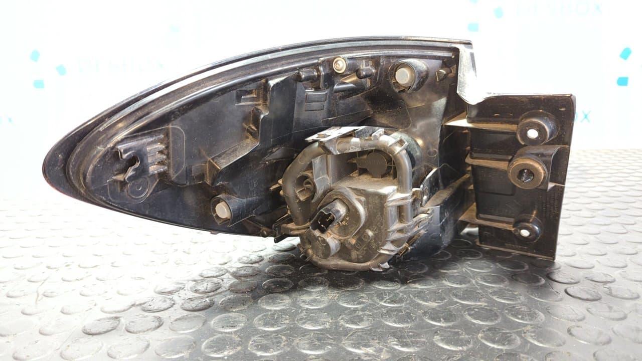 Recambio de PILOTO TRASERO DERECHO para RENAULT CAPTUR Dynamique H4B400 referencia OEM IAM 265506738RB - BLANCO 2