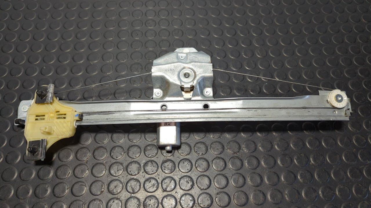 Recambio de ELEVALUNAS DELANTERO DERECHO para RENAULT CAPTUR Dynamique H4B400 referencia OEM IAM 807200713R - BLANCO 3