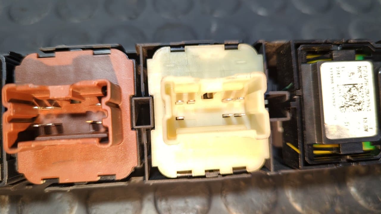 Recambio de MANDO ELEVALUNAS DELANTERO IZQUIERDO para RENAULT CAPTUR Dynamique H4B400 referencia OEM IAM 254118722R - BLANCO 2