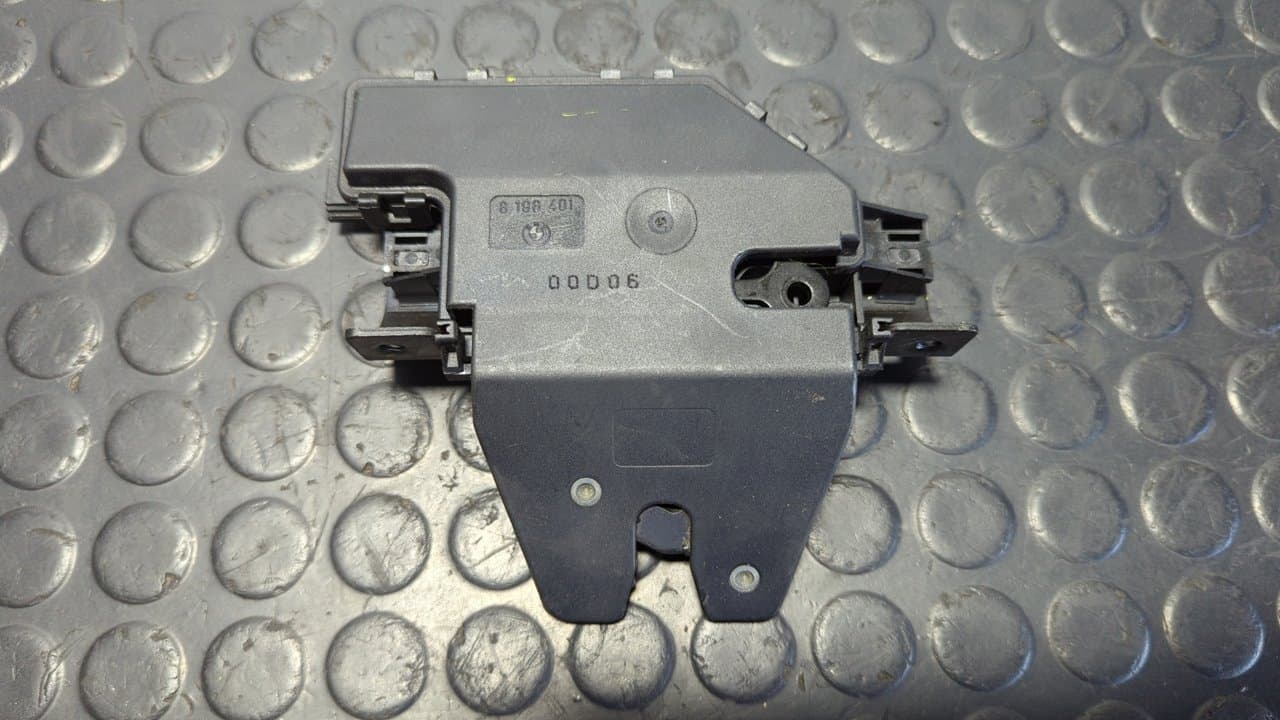 Recambio de CERRADURA MALETERO / PORTON para BMW SERIE 1 BERLINA (E81/E87) referencia OEM IAM 8196401