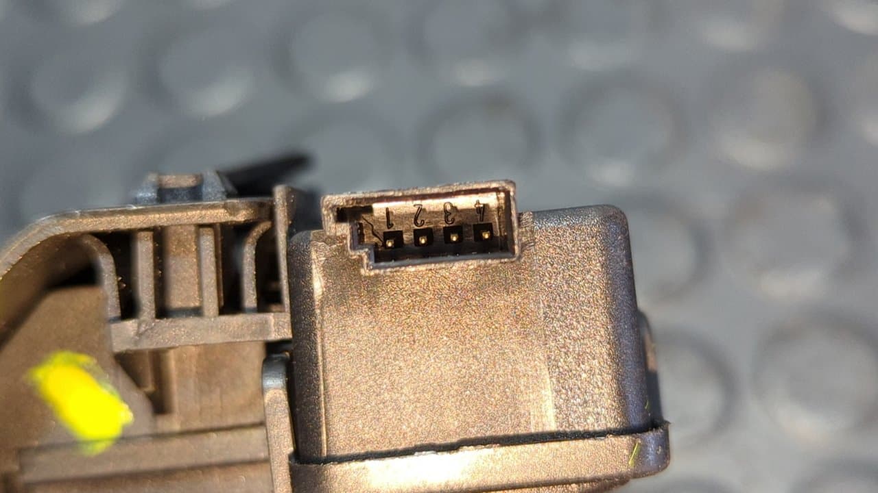 Recambio de CERRADURA MALETERO / PORTON para BMW SERIE 1 BERLINA (E81/E87) referencia OEM IAM 8196401 4