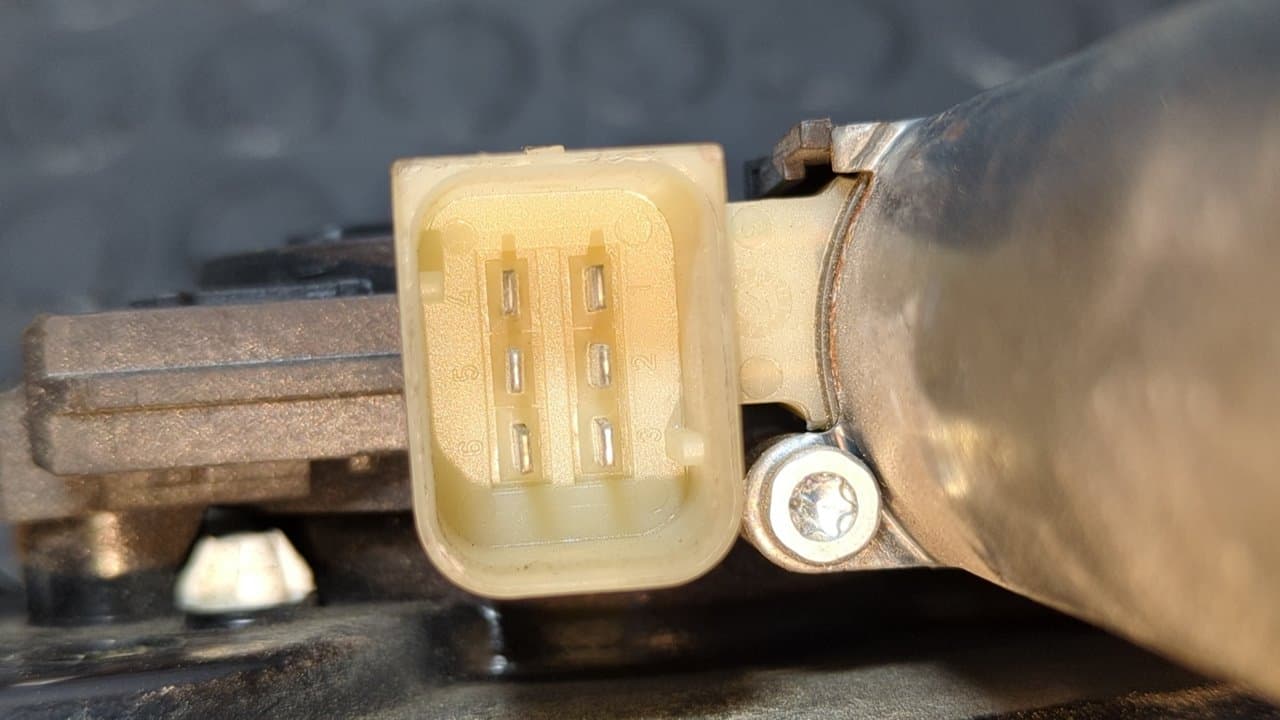 Recambio de ELEVALUNAS TRASERO DERECHO para MERCEDES-BENZ CLASE E (W210) BERLINA DIESEL 2.2 CDI CAT 611961 referencia OEM IAM A2038203042 - NEGRO 2