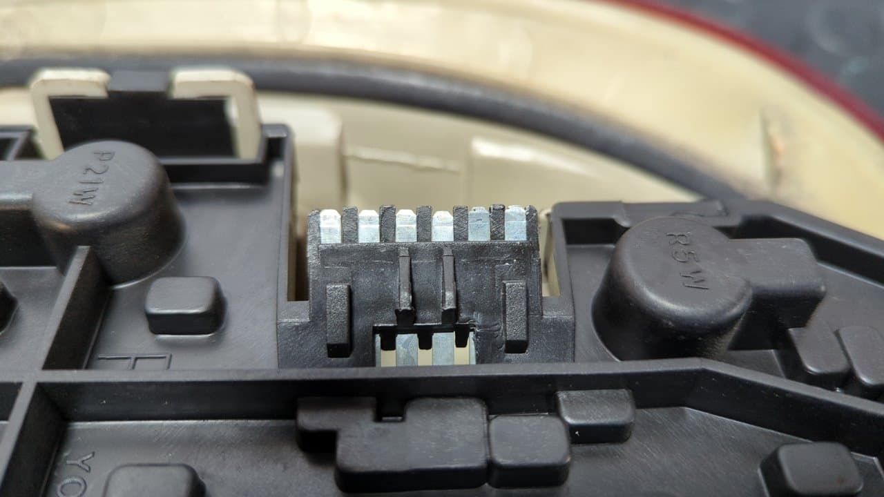 Recambio de PILOTO TRASERO DERECHO para OPEL CORSA B * X14SZ referencia OEM IAM 45022 - AMARILLO 3