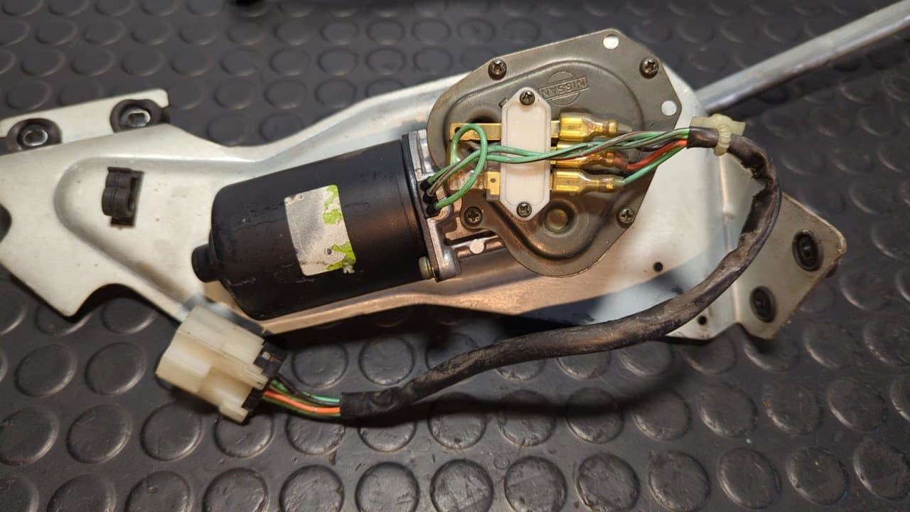 Recambio de MOTOR LIMPIA DELANTERO para NISSAN CABSTAR 3.0 TURBO BD30TI referencia OEM IAM 384201 - BLANCO 2