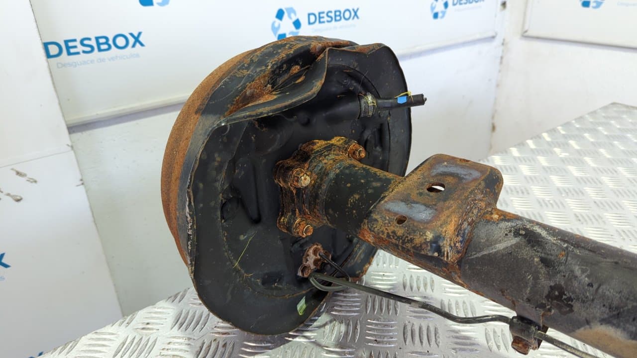 Recambio de PUENTE TRASERO para MITSUBISHI L 300 (P00) Caja cerr.  largo, Techo elev. 4D56 referencia OEM IAM 109E - BLANCO 5