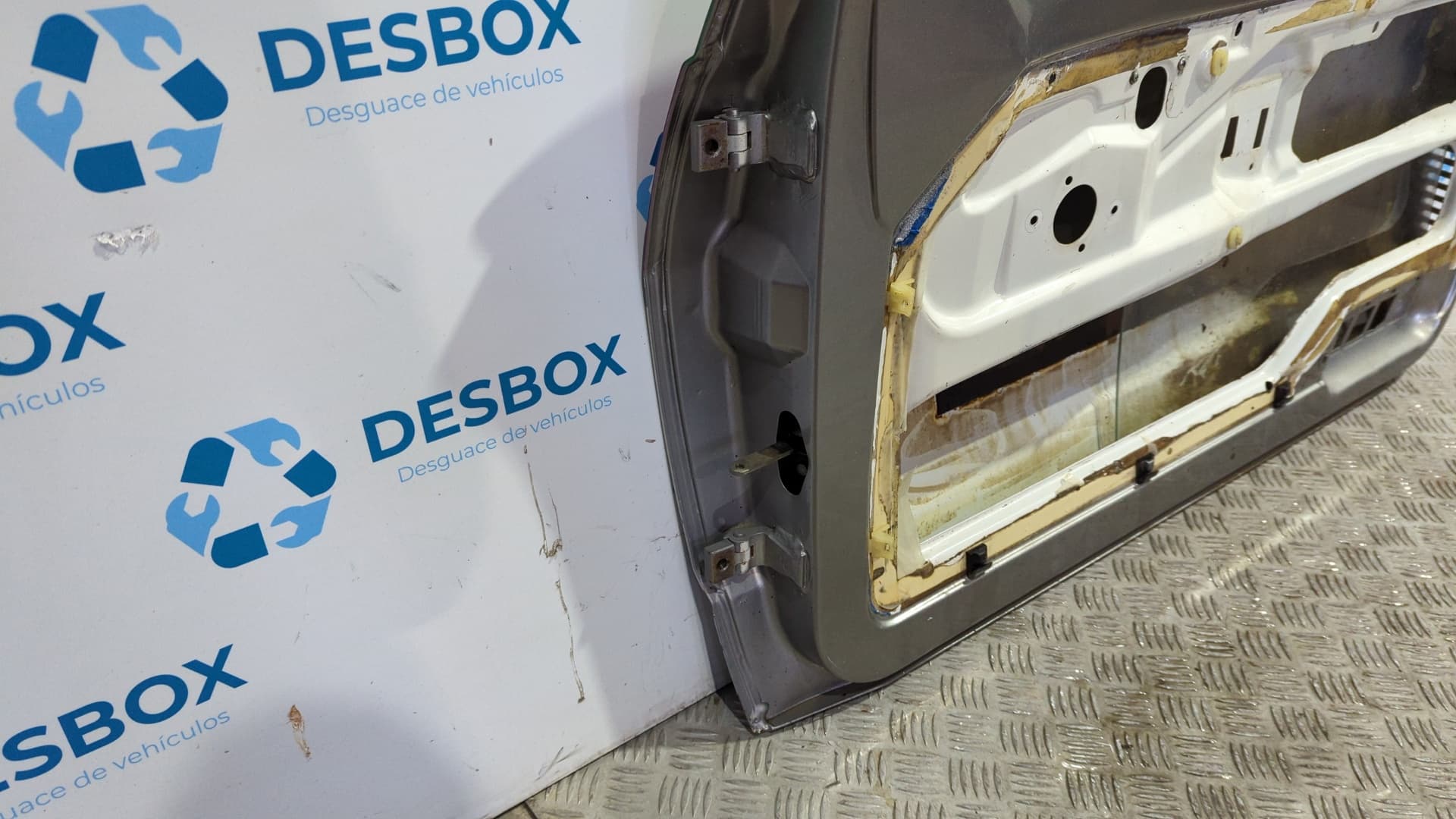 Recambio de PUERTA DELANTERA DERECHA para VOLKSWAGEN POLO (867/871/873) Básico / C Berlina GL referencia OEM IAM    - VERDE 6