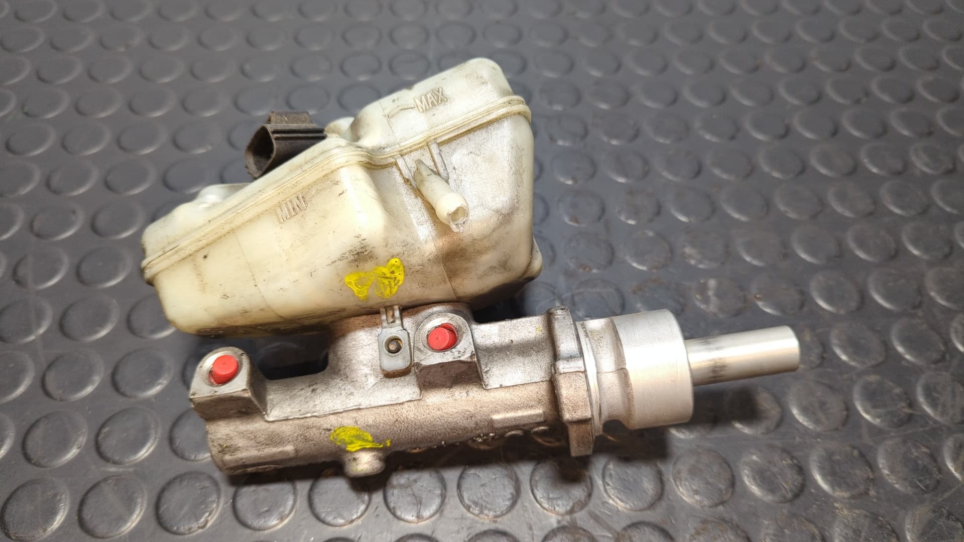 Recambio de BOMBA FRENO para FORD MONDEO BERLINA (GE) Ambiente Plus QJBB referencia OEM IAM 2S712422AA - GRIS 3