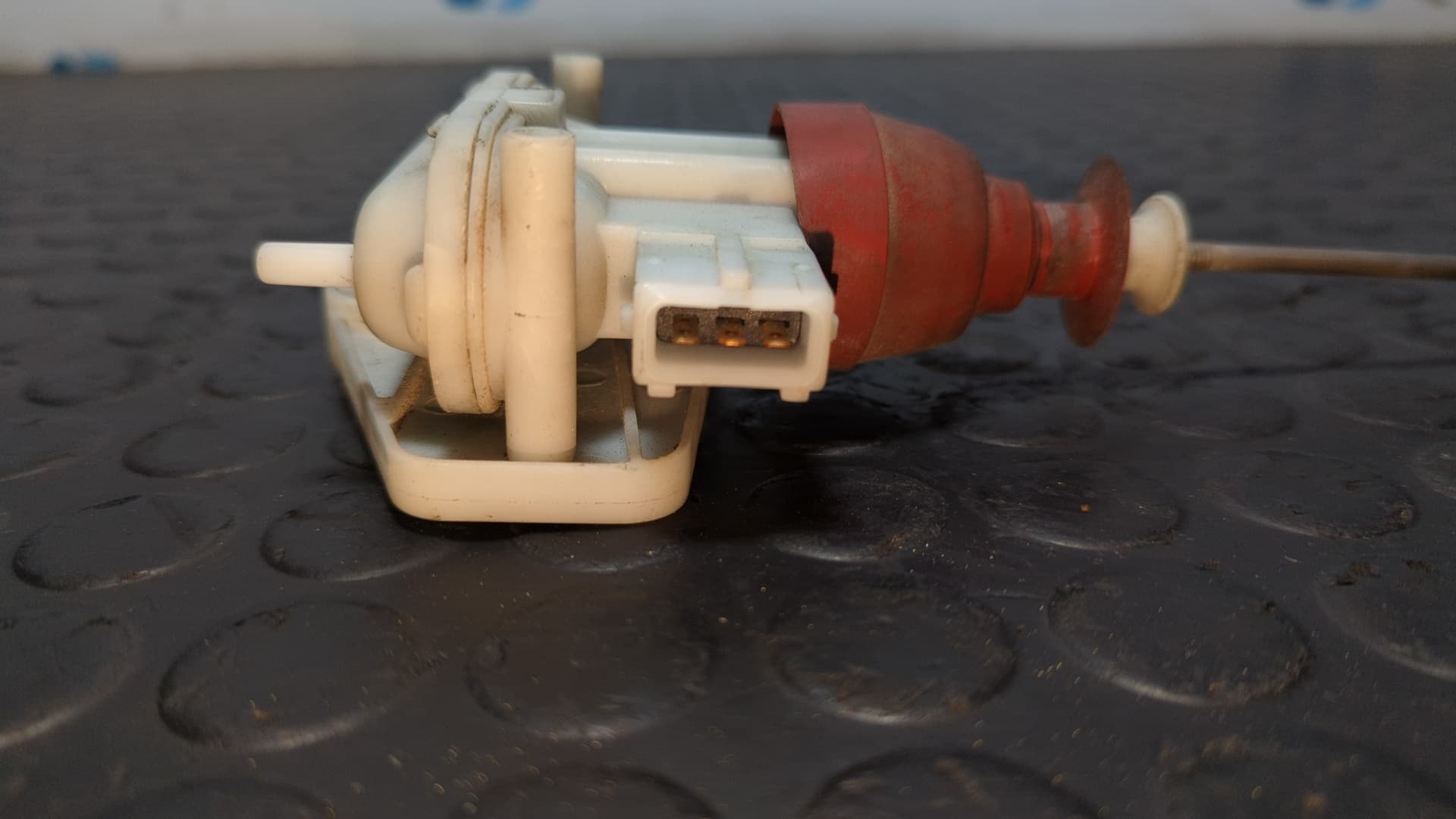 Recambio de MOTOR CIERRE CENTRALIZADO DELANTERO DERECHO para AUDI COUPE (8B3) referencia OEM IAM 893862153 3