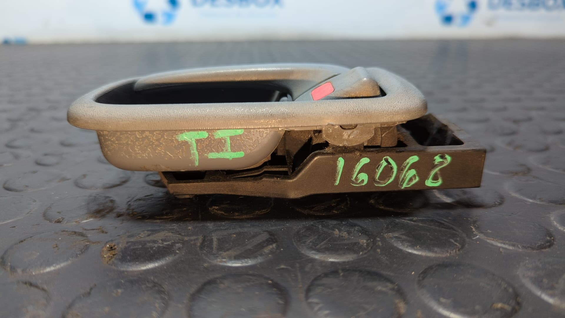 Recambio de MANETA INTERIOR TRASERA IZQUIERDA para TOYOTA RAV 4 (A2) 2.0 16V CAT 1AZFE referencia OEM IAM 6920630150 - VERDE 2