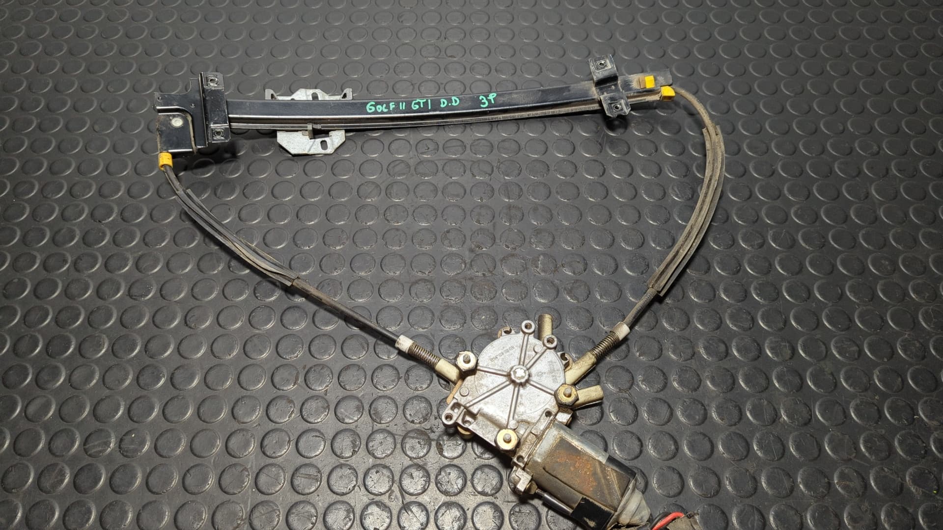 Recambio de ELEVALUNAS DELANTERO DERECHO para VOLKSWAGEN GOLF II (191/193) referencia OEM IAM 05318235