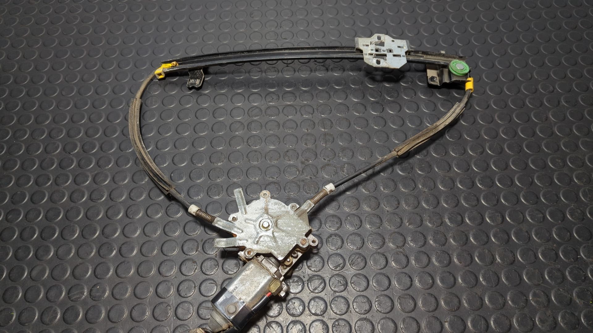 Recambio de ELEVALUNAS DELANTERO DERECHO para VOLKSWAGEN GOLF II (191/193) referencia OEM IAM 05318235 3