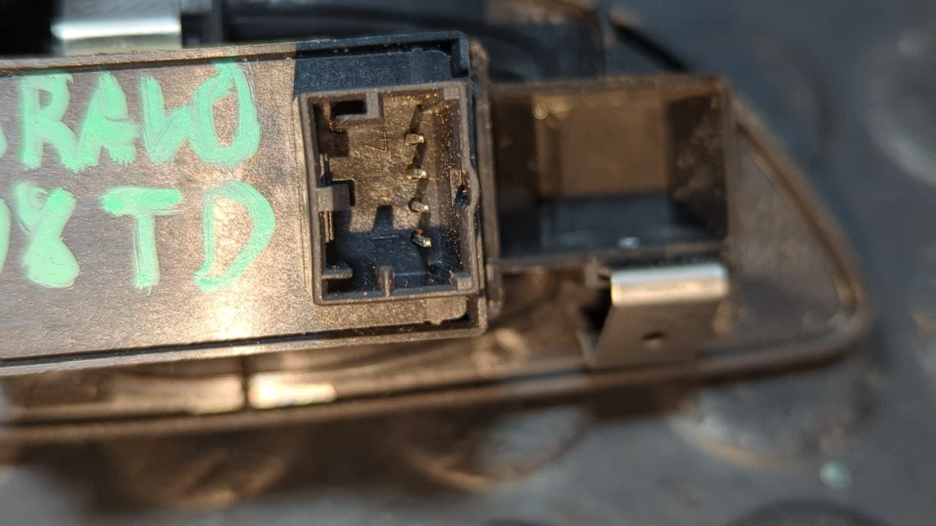 Recambio de MANDO ELEVALUNAS TRASERO DERECHO para FIAT BRAVO (198) referencia OEM IAM 735435120 2