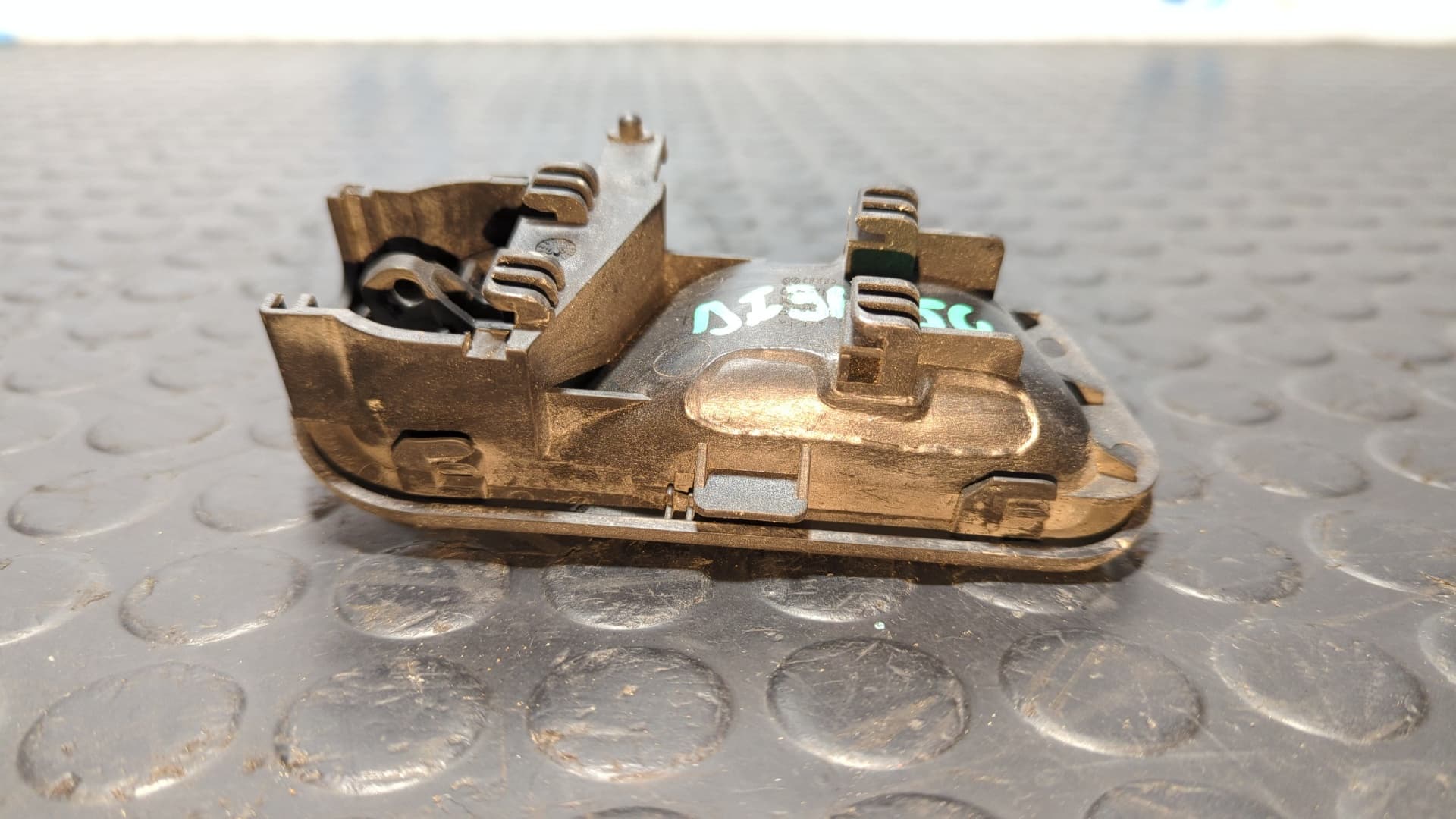 Recambio de MANETA INTERIOR DELANTERA IZQUIERDA para VOLKSWAGEN POLO (801/803) Boulevard Berlina AAU referencia OEM IAM 867837235 - ROJO 3