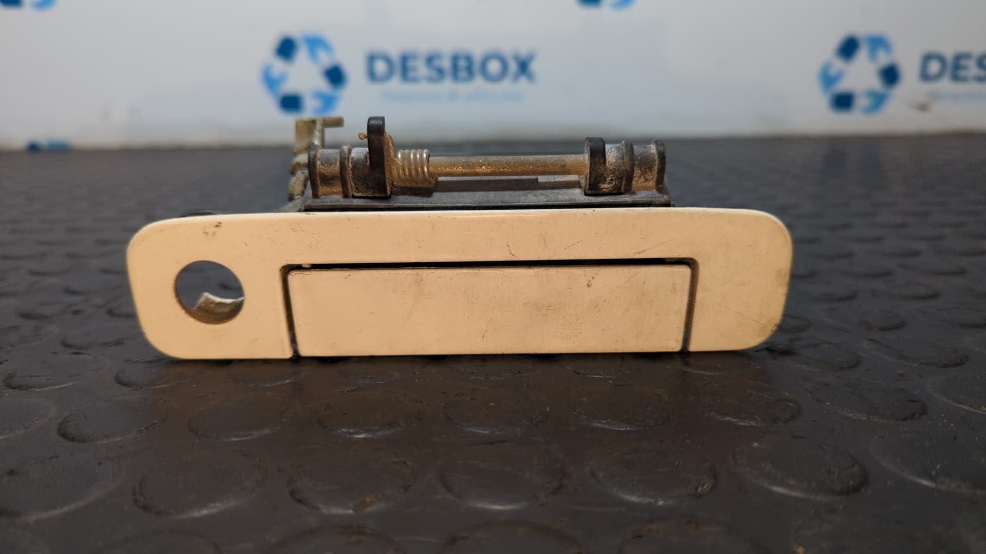 Recambio de MANETA DELANTERA DERECHA para AUDI COUPE (8B3) referencia OEM IAM 893837206