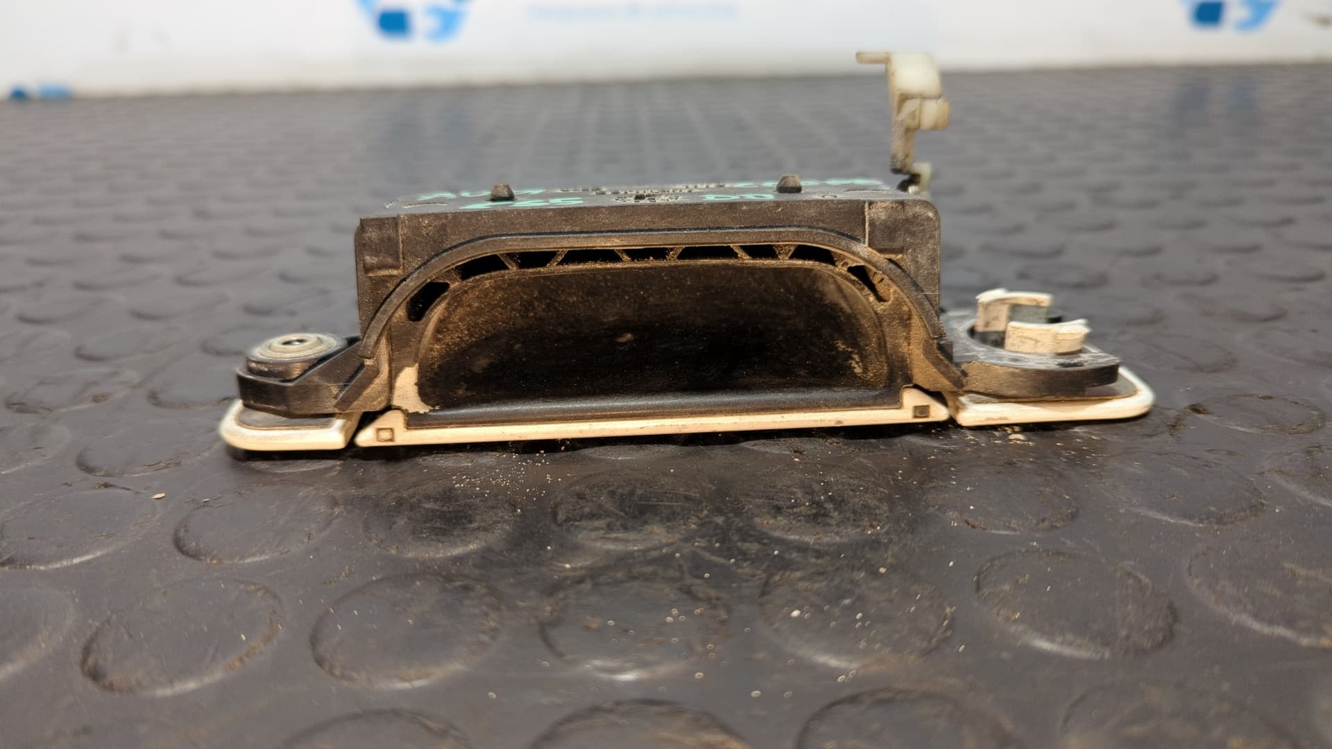 Recambio de MANETA DELANTERA DERECHA para AUDI COUPE (8B3) referencia OEM IAM 893837206 2