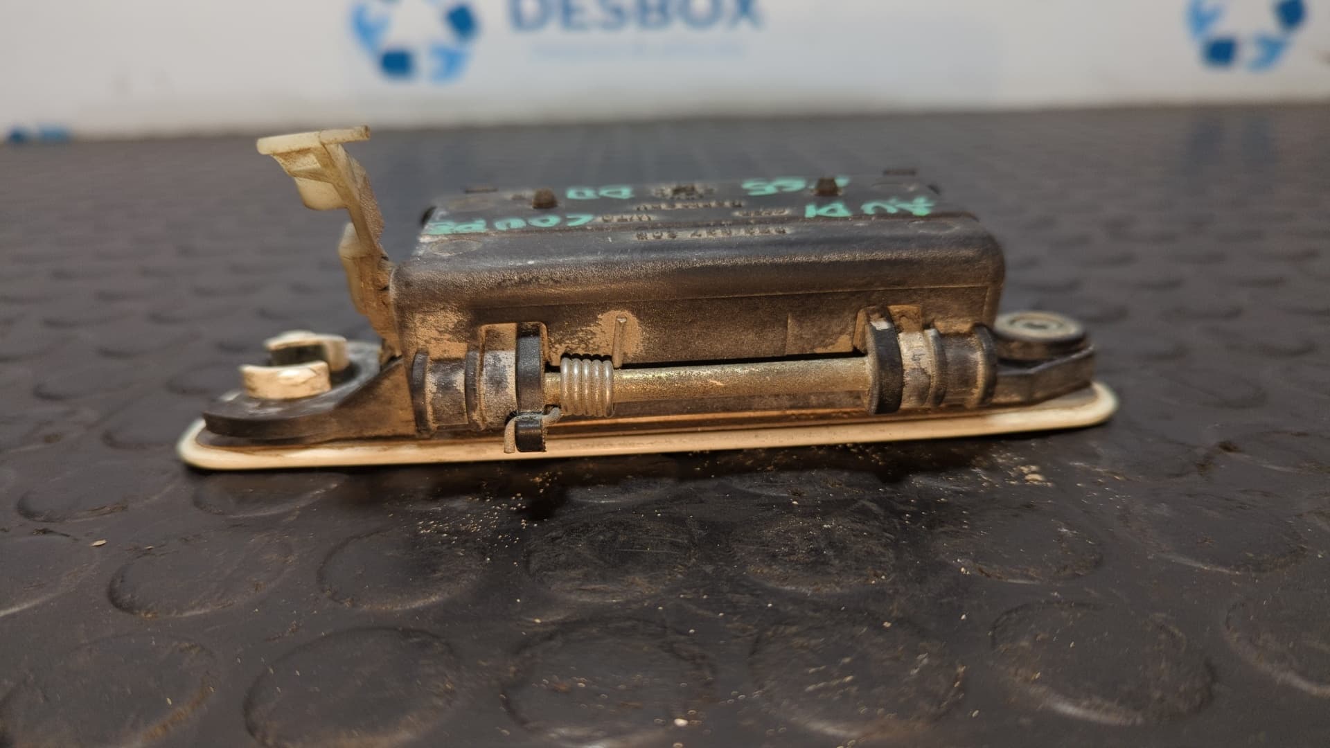 Recambio de MANETA DELANTERA DERECHA para AUDI COUPE (8B3) referencia OEM IAM 893837206 3