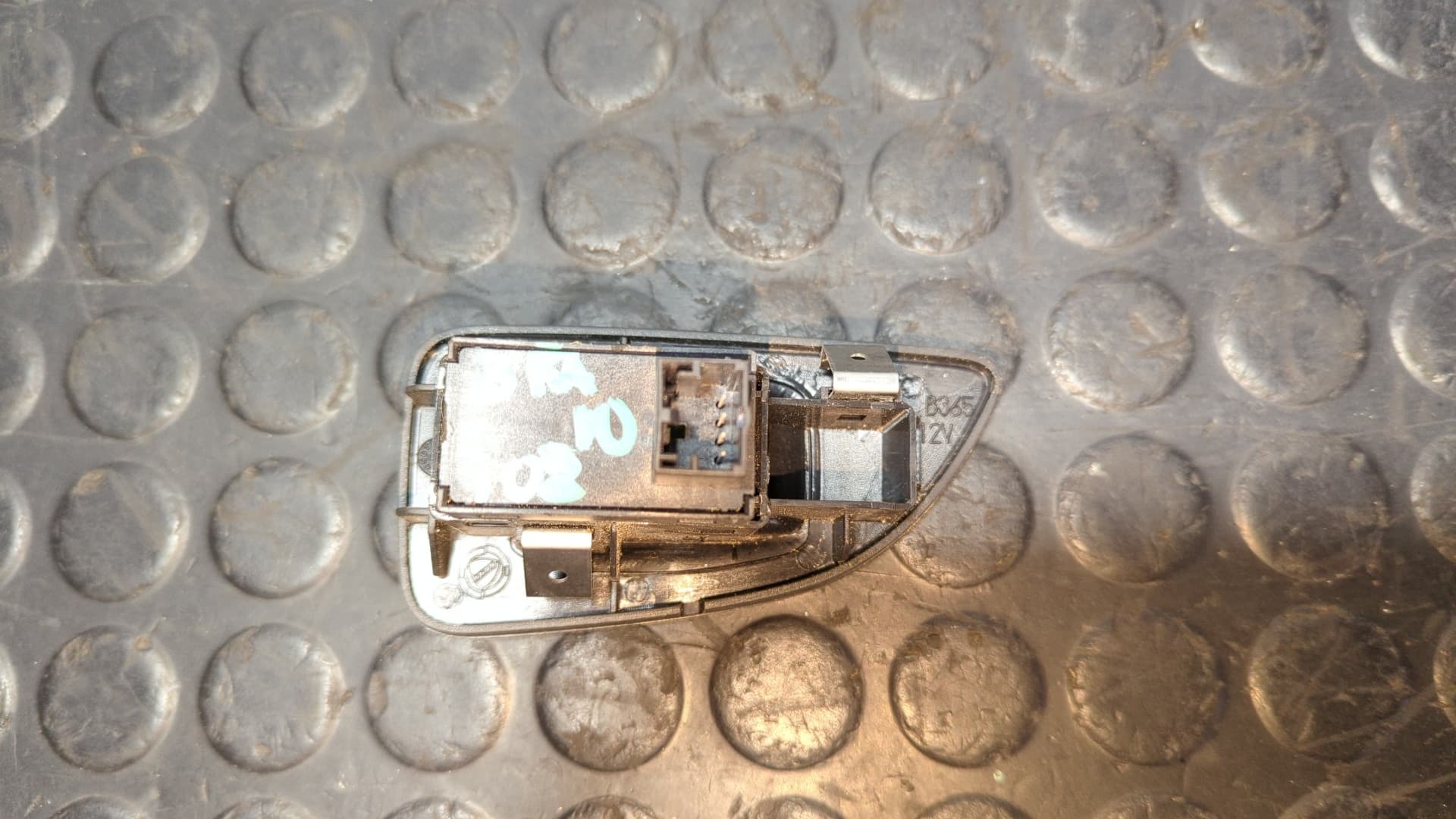 Recambio de MANDO ELEVALUNAS TRASERO IZQUIERDO para FIAT BRAVO (198) referencia OEM IAM 735435119 2