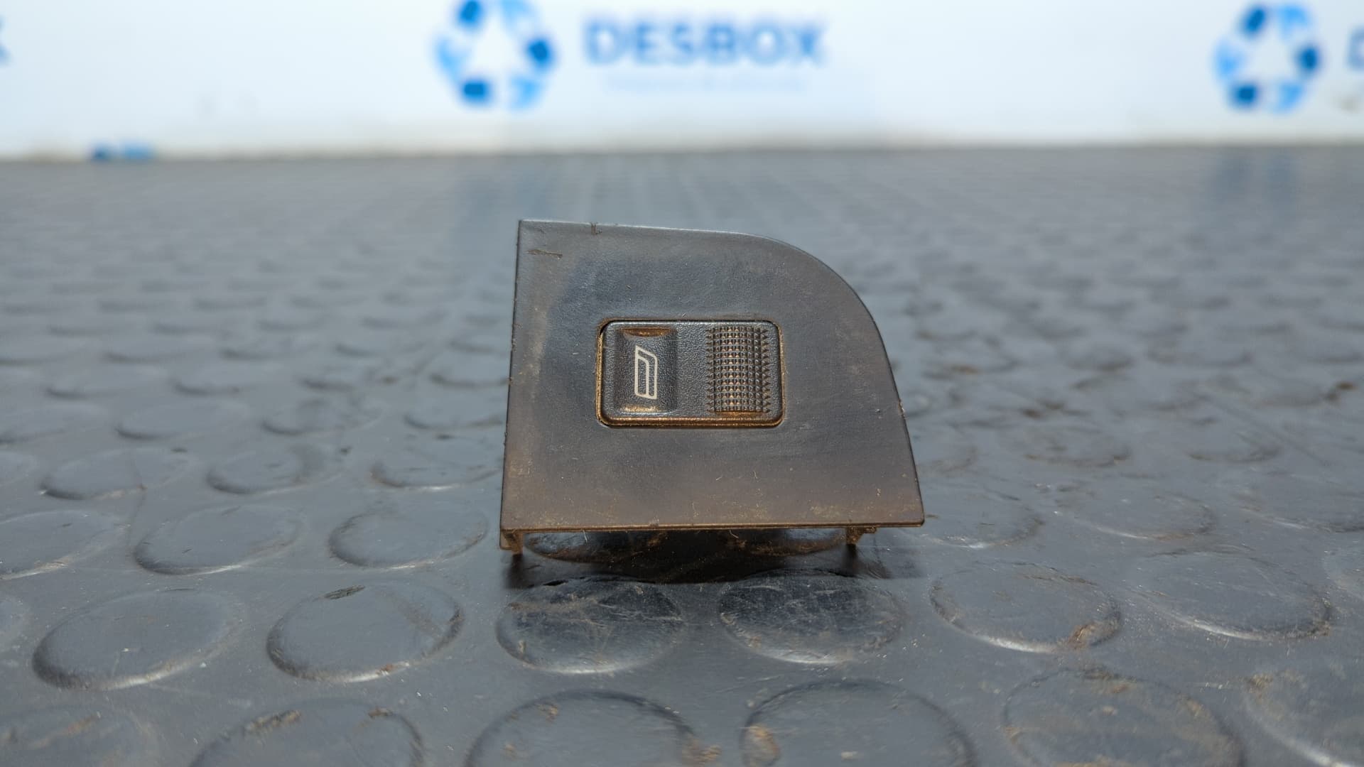 Recambio de MANDO ELEVALUNAS DELANTERO DERECHO para AUDI COUPE (8B3) referencia OEM IAM 893959855