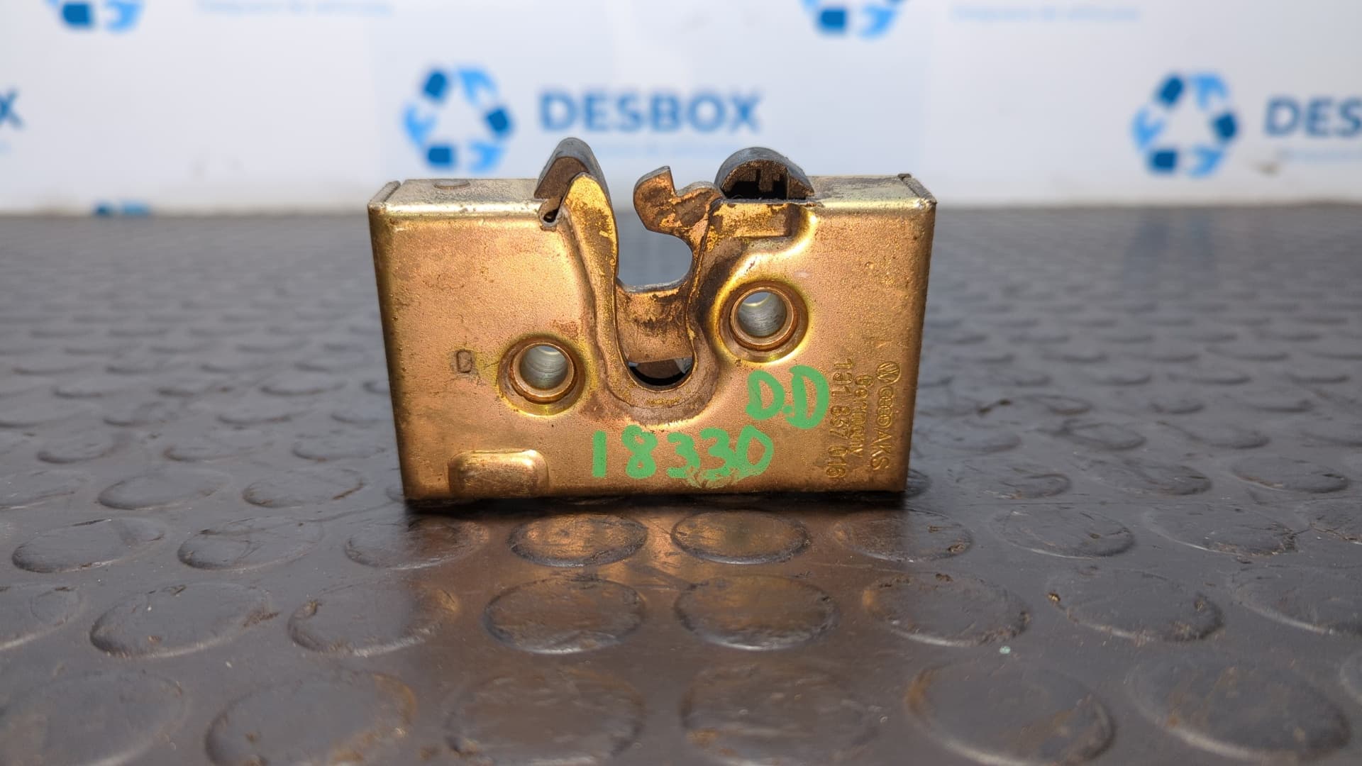 Recambio de CERRADURA PUERTA DELANTERA DERECHA para VOLKSWAGEN POLO (867/871/873) Básico / C Berlina GL referencia OEM IAM 131837016 - VERDE
